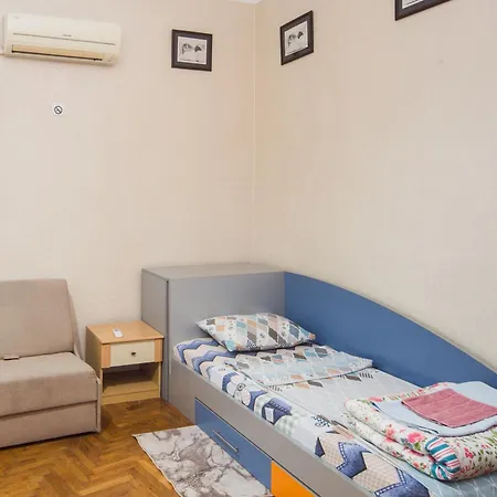 Апартамент Summer Square - 2 Bedrooms Retro Flat With Great Location, 1st Fl Бургас