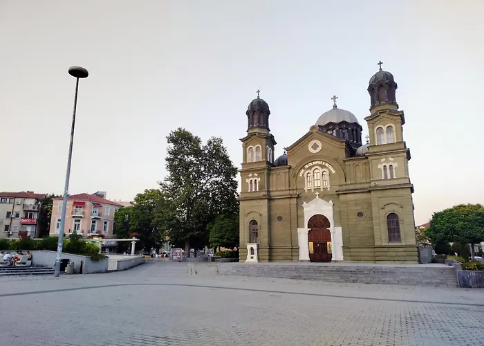 Summer Square - 2 Bedrooms Retro Flat With Great Location, 1st Fl * Burgas