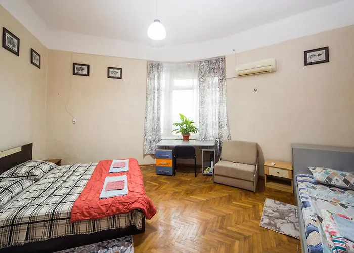 Apartment Summer Square - 2 Bedrooms Retro Flat With Great Location, 1st Fl *