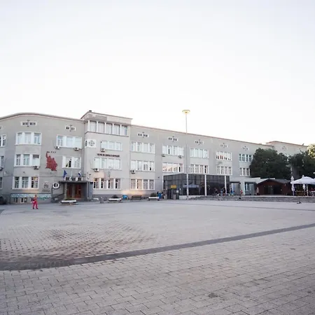 Summer Square - 2 Bedrooms Retro Flat With Great Location, 1st Fl Apartman