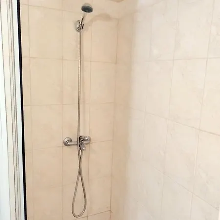 Summer Square - 2 Bedrooms Retro Flat With Great Location, 1st Fl *