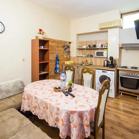 Summer Square - 2 Bedrooms Retro Flat With Great Location, 1st Fl * Burgas City