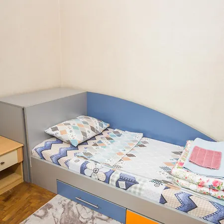 Apartament Summer Square - 2 Bedrooms Retro Flat With Great Location, 1st Fl