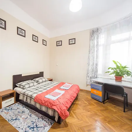 Summer Square - 2 Bedrooms Retro Flat With Great Location, 1st Fl Apartment *
