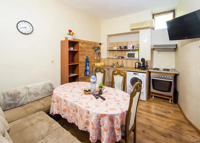 Summer Square - 2 Bedrooms Retro Flat With Great Location, 1st Fl * Burgas